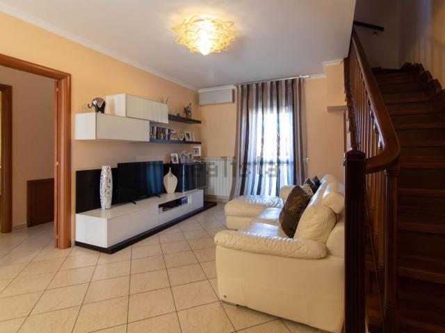 Appartamento in vendita di 123 m² in Via Martiri Della Foibe, 27