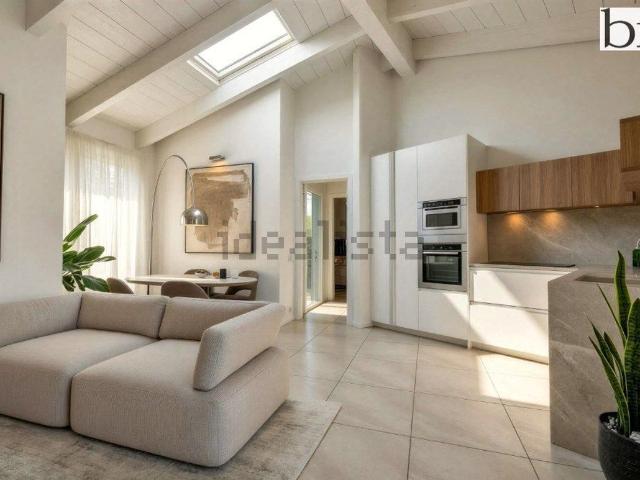 Appartamento in vendita di 123 m² in Via Miralbello