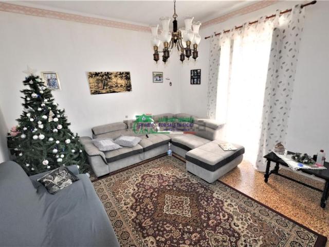 Appartamento in vendita di 123 m² in Via Roma