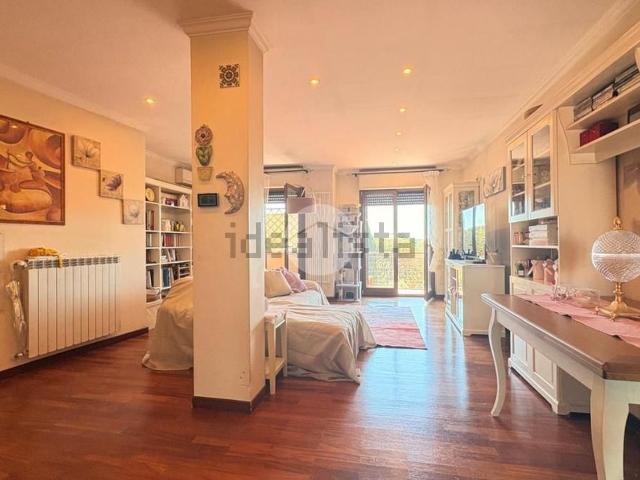 Appartamento in vendita di 123 m² in Via Vitaliano Rotellini, 60