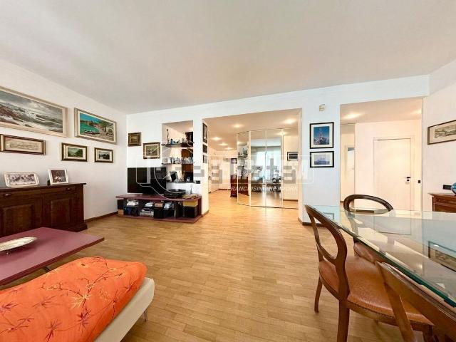 Appartamento in vendita di 123 m² in Viale Carlo Canepa, 12