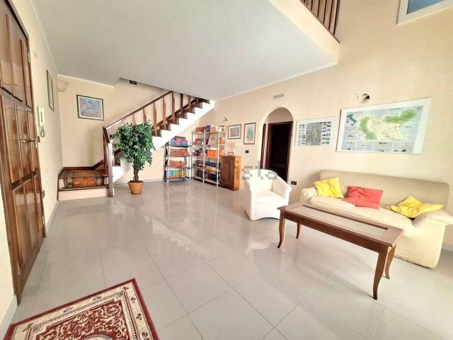 Appartamento in vendita di 124 m² in Via Giacomo Leopardi, 15