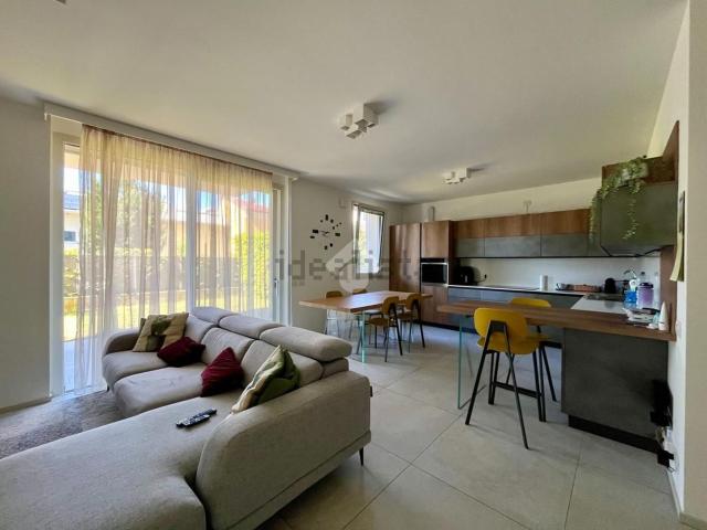 Appartamento in vendita di 124 m² in Via Deco&apos  e Canetta