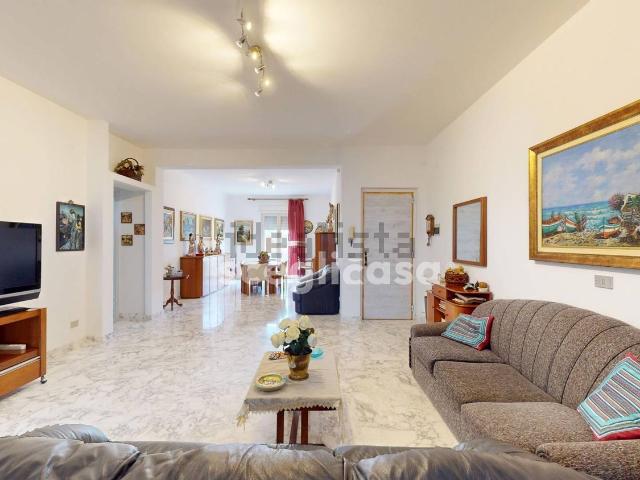 Appartamento in vendita di 124 m² in Via Emiro Giafar, 31