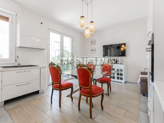 Appartamento in vendita di 124 m² in Via Europa, 40