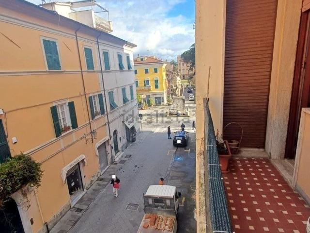 Appartamento in vendita di 124 m² in Via Ippolito Landinelli, 102