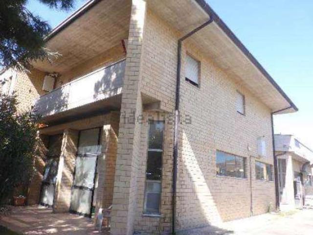 Appartamento in vendita di 124 m² in Via Lussu, 300