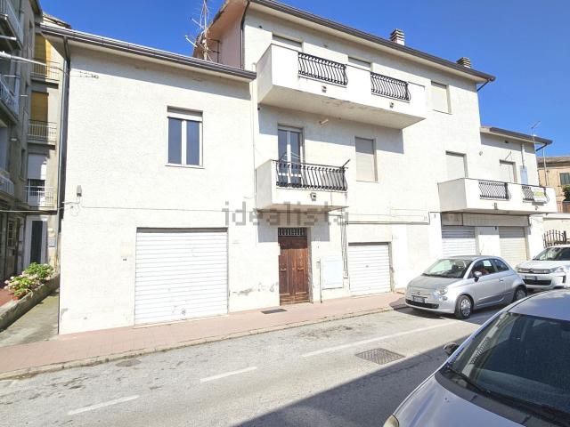 Appartamento in vendita di 124 m² in Via Martiri Angolani