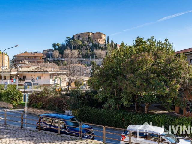 Appartamento in vendita di 124 m² in Via Martiri Angolani, 8