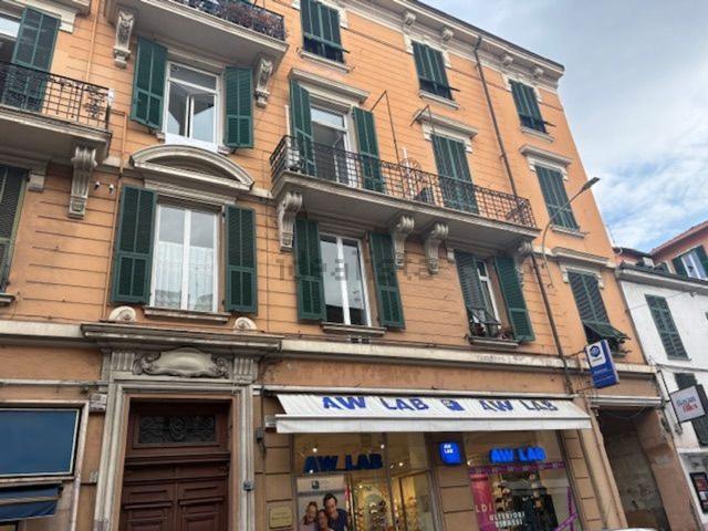 Appartamento in vendita di 125 m² in Via Cavour, 67