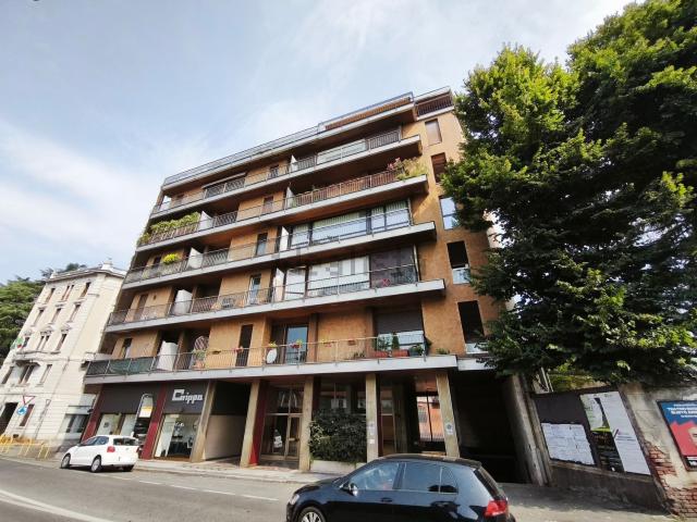 Appartamento in vendita di 125 m² in Via Cantoni, 10