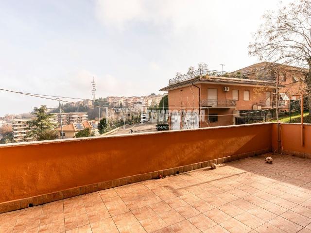 Appartamento in vendita di 125 m² in Via Carlo Sorcinelli