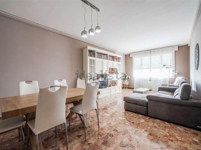 Appartamento in vendita di 125 m² in Via A. Lincoln, 15