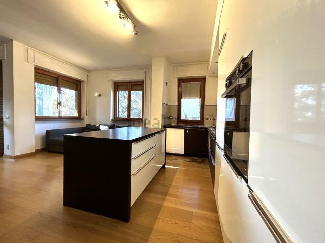 Appartamento in vendita di 125 m² in Via Annibale Cusi, 6