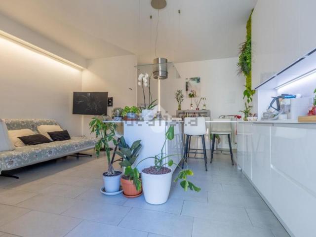 Appartamento in vendita di 126 m² in Via Alberico da Rosciate, 28