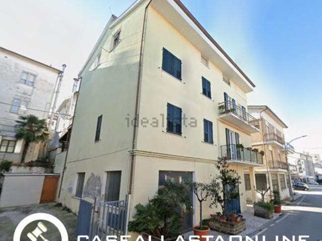 Appartamento in vendita di 125 m² in Via Alessandro Manzoni