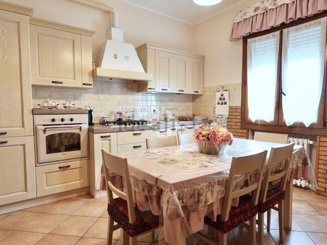 Appartamento in vendita di 125 m² in Via Bernardino Zacchetti