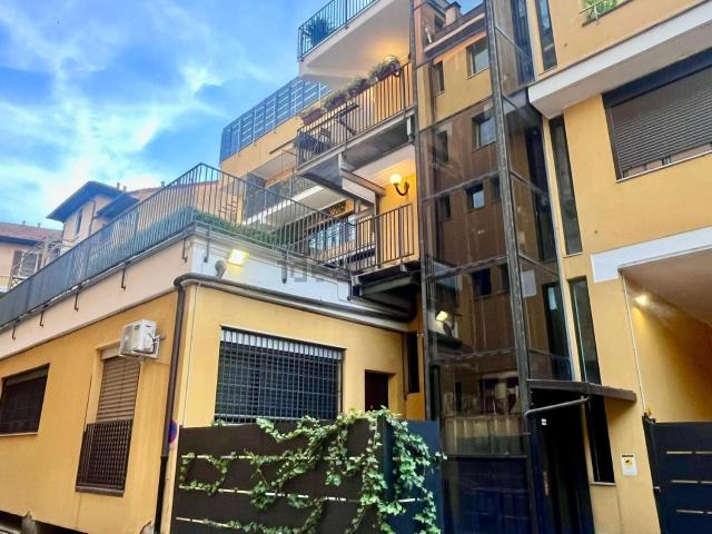 Appartamento in vendita di 125 m² in Via Giulio Belinzaghi, 15