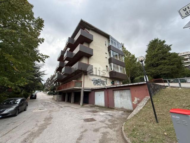 Appartamento in vendita di 125 m² in Via Giacomo Leopardi, 107