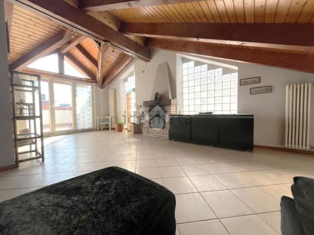 Appartamento in vendita di 125 m² in Via Giovanni Servais, 140