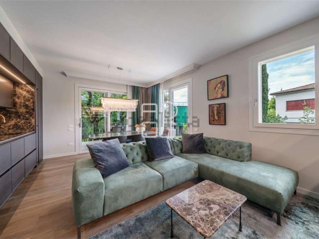 Appartamento in vendita di 125 m² in Via Guido Zadei