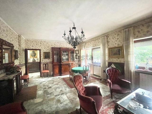 Appartamento in vendita di 125 m² in Via Domenico Fontana