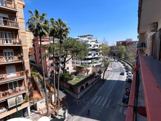 Appartamento in vendita di 125 m² in Via Domenico Fontana