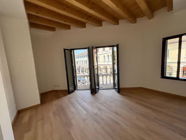 Appartamento in vendita di 125 m² in Via Don G. Bosco, 1