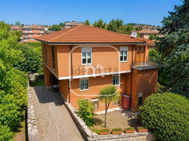 Appartamento in vendita di 125 m² in Via del Bosco