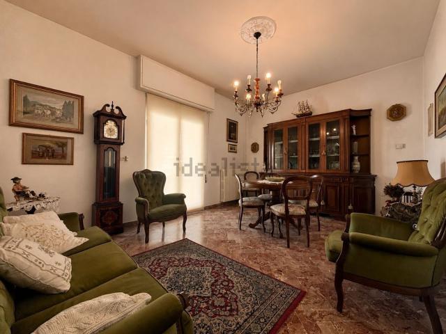 Appartamento in vendita di 125 m² in Via delle Medaglie D&apos Oro, 29