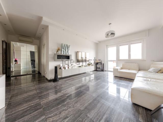 Appartamento in vendita di 125 m² in Via Lorenteggio