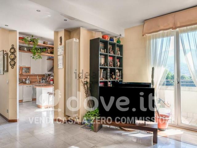 Appartamento in vendita di 125 m² in Via Lorenzina, 10
