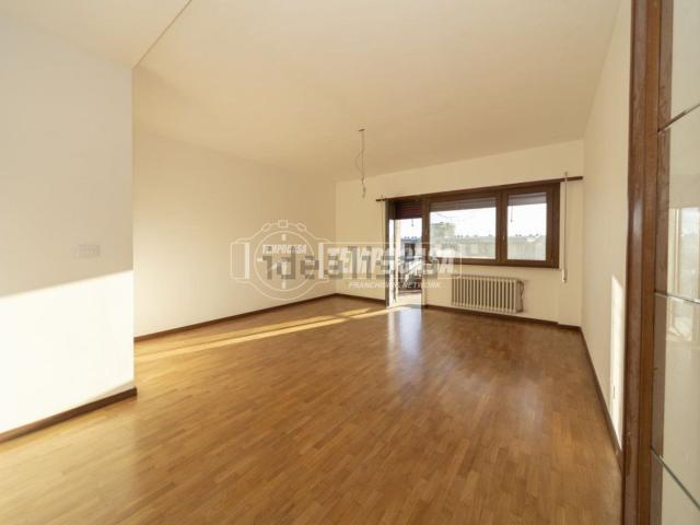 Appartamento in vendita di 125 m² in Via Laura, 1