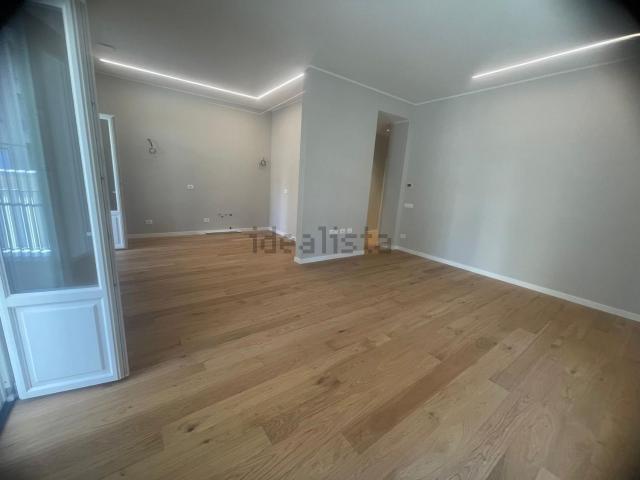 Appartamento in vendita di 125 m² in Via Medaglie D&apos Oro, 22