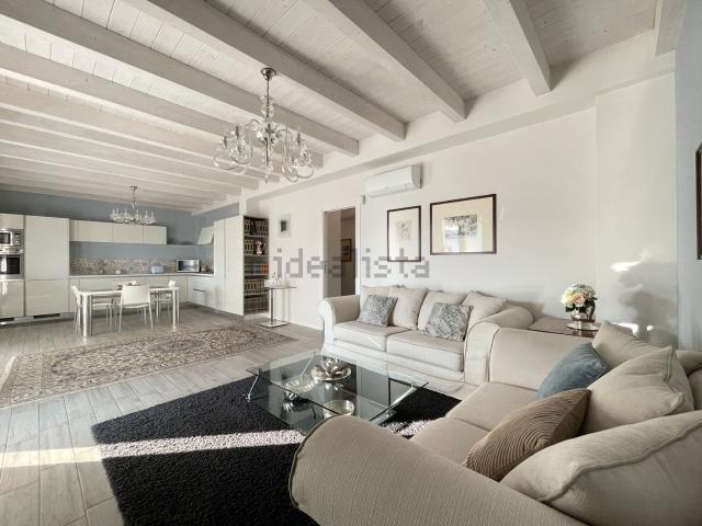 Appartamento in vendita di 125 m² in Via Salvo D&apos Acquisto