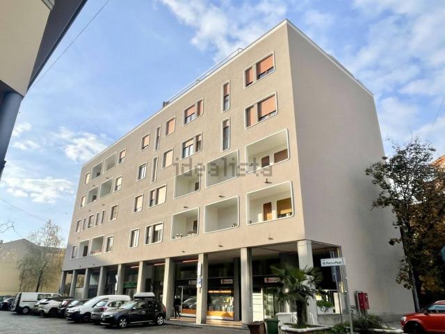 Appartamento in vendita di 125 m² in Via SS. Pietro e Paolo, 31