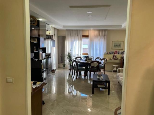 Appartamento in vendita di 125 m² in Via Stefano Oberto, 141