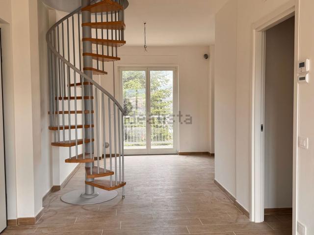 Appartamento in vendita di 125 m² in Via Padre Giuseppe Zampa, 31