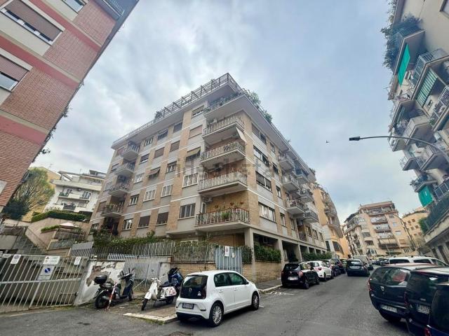 Appartamento in vendita di 125 m² in Via Pasquale Revoltella