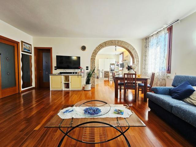 Appartamento in vendita di 125 m² in Via Roma
