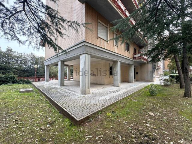 Appartamento in vendita di 125 m² in Via Ugo Foscolo