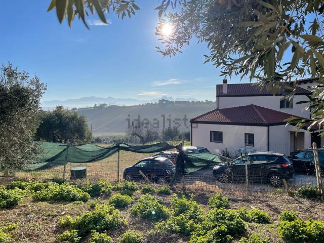 Appartamento in vendita di 125 m² in Via Vecchia per Montone