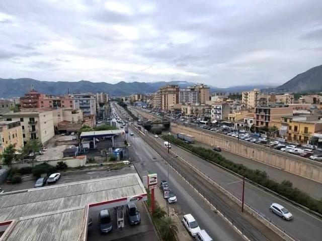 Appartamento in vendita di 125 m² in Viale della Regione Siciliana Nord Ovest, 961