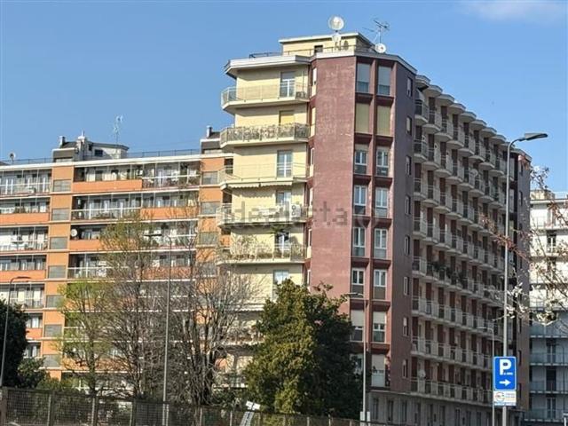 Appartamento in vendita di 125 m² in Viale Evaristo Stefini