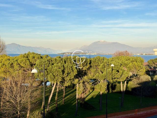 Appartamento in vendita di 125 m² in Viale F. Agello, 166