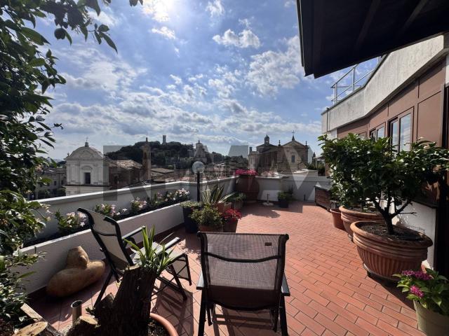 Appartamento in vendita di 125 m² in Piazza Martiri della Libertà, 2
