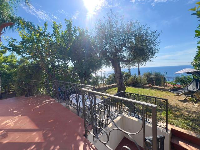Appartamento in vendita di 125 m² in Strada Road Costa dei Pini, 31