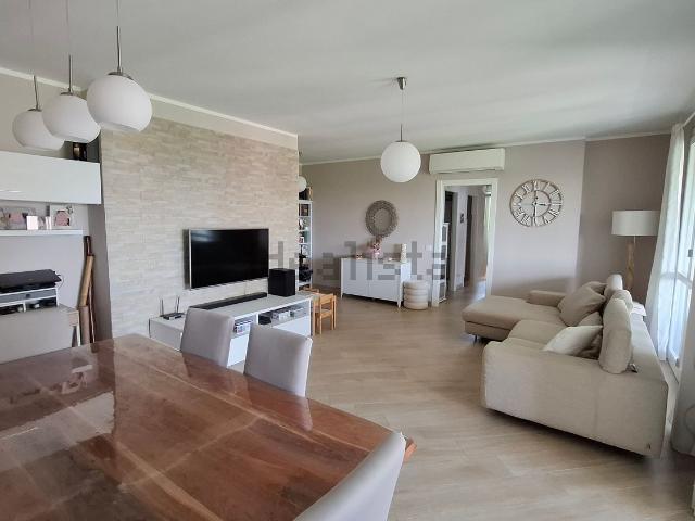 Appartamento in vendita di 126 m² in Via Carlo Cattaneo, 3