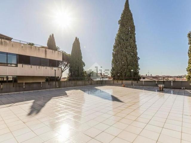 Appartamento in vendita di 126 m² in Via Cassia, 1818