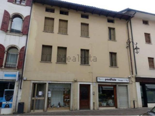 Appartamento in vendita di 126 m² in Via Cesare Battisti
